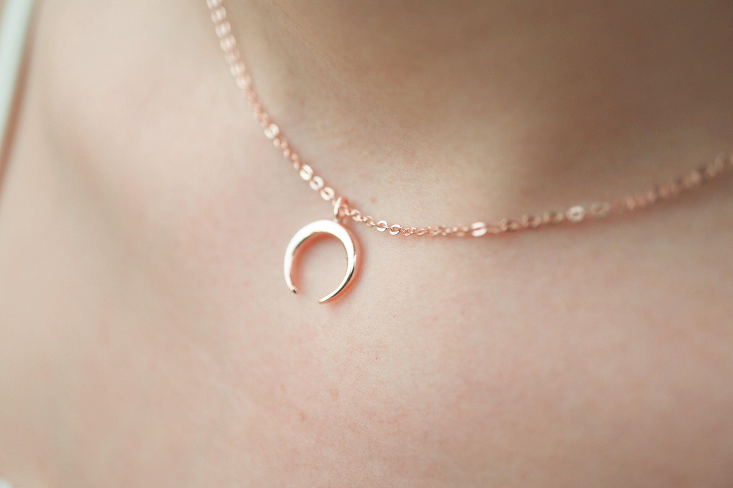Quincy Moon Necklace Rose Gold